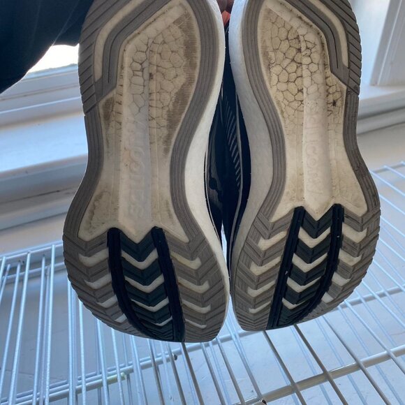 Saucony Women's Black Trainers - Picture 2 of 5